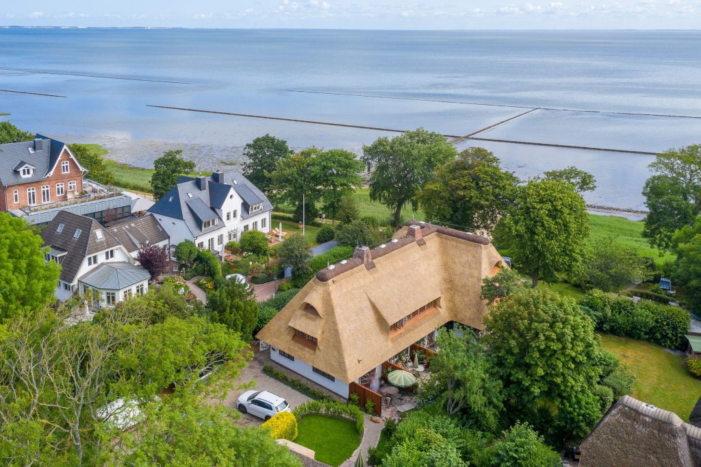 Vogelperspektive eines Ferienhauses auf Sylt