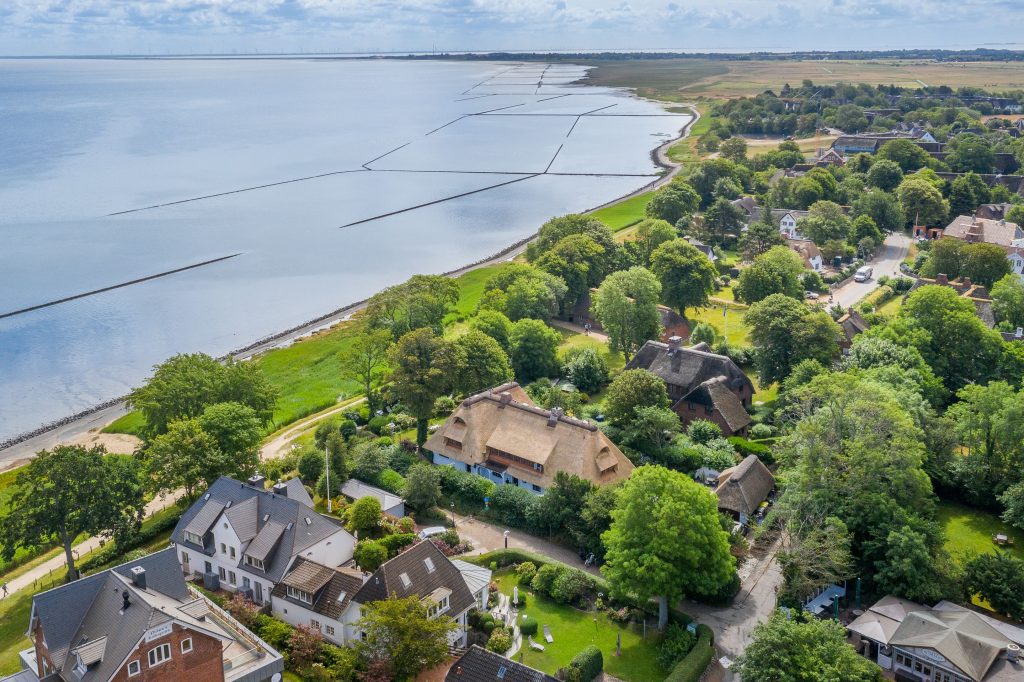 Vogelperspektive einer Siedlung auf Sylt