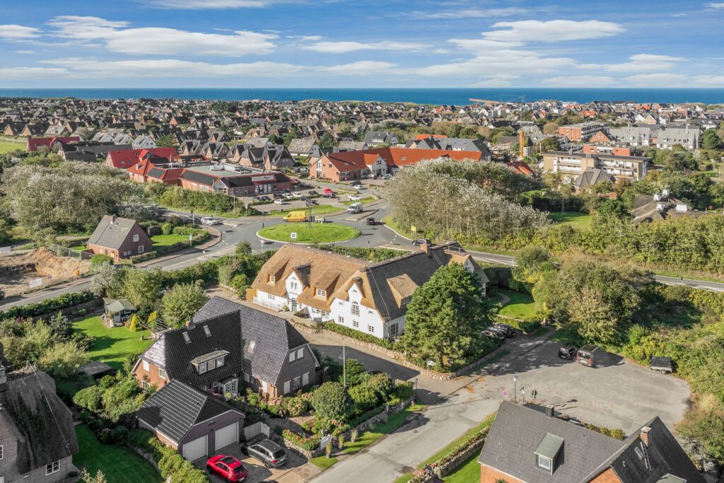 Blick über die Ferienhäuser auf Sylt