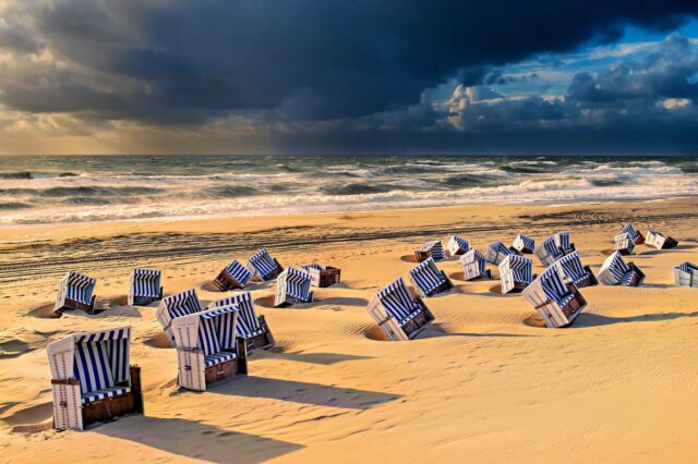 Stürmische Zeiten… 🌊⚓️💨
festgehalten von Ralf Meyer

#urlaub #ferien #ferienaufsylt #meerweh #küstenkind #ferienwohnung #strandnah #urlaubsdomizil #sylt #syltliebe #urlaubaufsylt #nordseeurlaub #nordsee #nordfriesland #urlaubinnordfriesland #urlaubzuzweit #winterurlaub #sommerurlaub #inselurlaub #inselliebe #syltphotography 
#familienurlaub #urlaubmithund