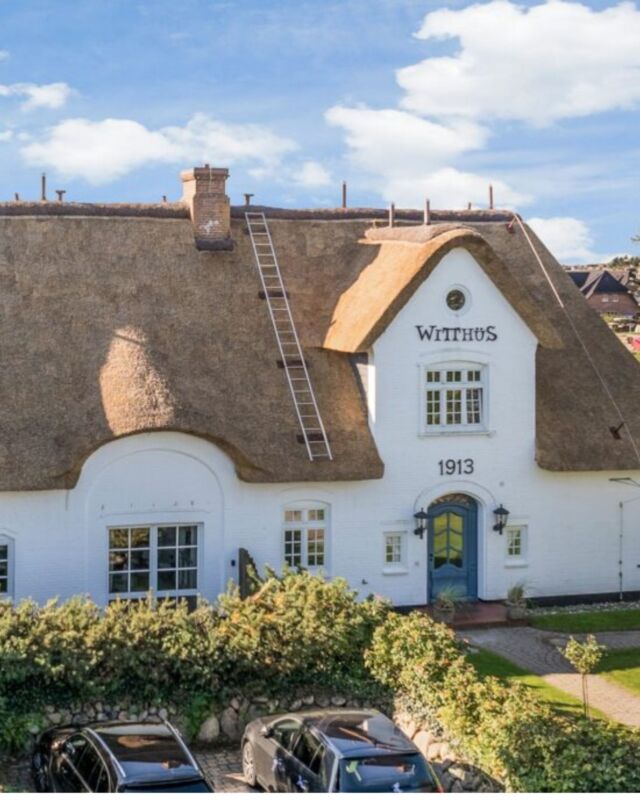 Bezauberndes "Allwetter"- Friesenparadies... ⚓️🌾

Sylturlaub bei Wind & Wetter: Die "Kleine Künstlerdeele App. 13 im Witthüs" ist der ideale Rückzugsort für kalte, graue und stürmische Wintertage! ☺️♥️

✨ 2 Personen
🧖‍♀️ Sauna
🌳 Terrasse
💕 Traumlage

#urlaub #urlaubammeer #urlaubmithund #winterzauber #wenningstedt #ferienwohnung #strandnah #urlaubsdomizil #sylt #syltliebe #urlaubaufsylt #nordseeurlaub #nordsee #nordfriesland #urlaubinnordfriesland #urlaubzuzweit #winterurlaub #sommerurlaub #inselurlaub #inselliebe #nordseeinsel